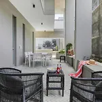 Vista Maris - Luxury Apartment In Camps Bay With Private Pool